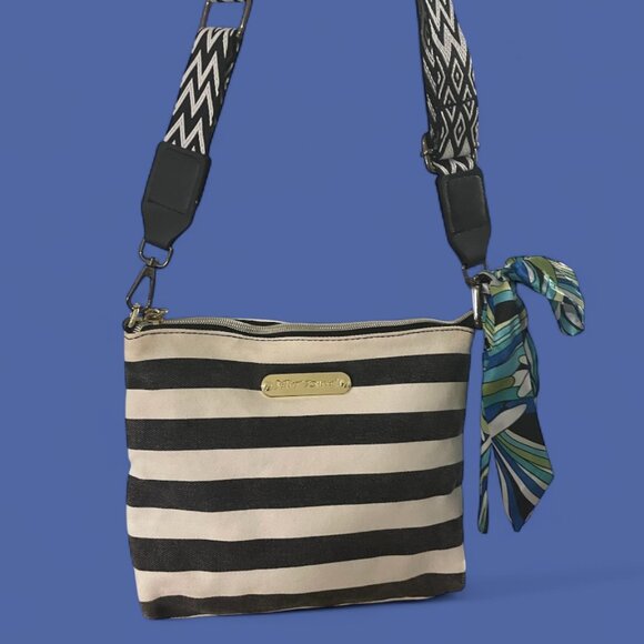BETSEY JOHNSON CROSSBODY BAG NWOT - Picture 1 of 4